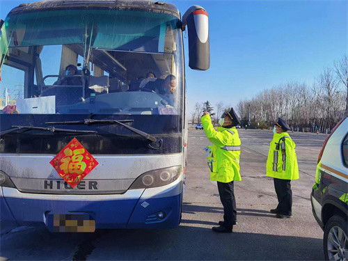 严格执法与温情服务并重 青岛市交通运输执法支队护航春节城市配送运输服务圆满收官